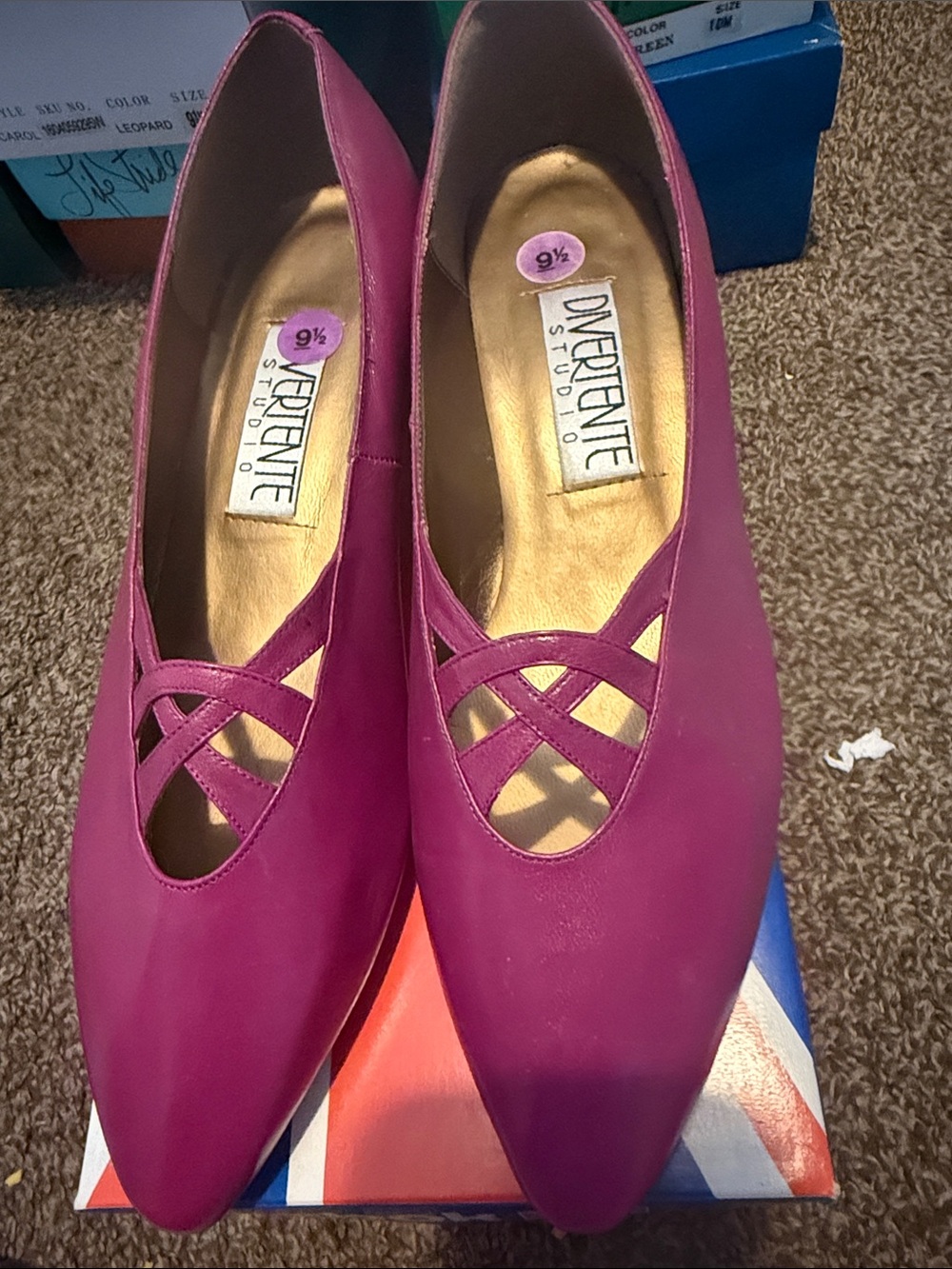 Divertente Women's Pink Pointed Toe kitten heels size 9.5